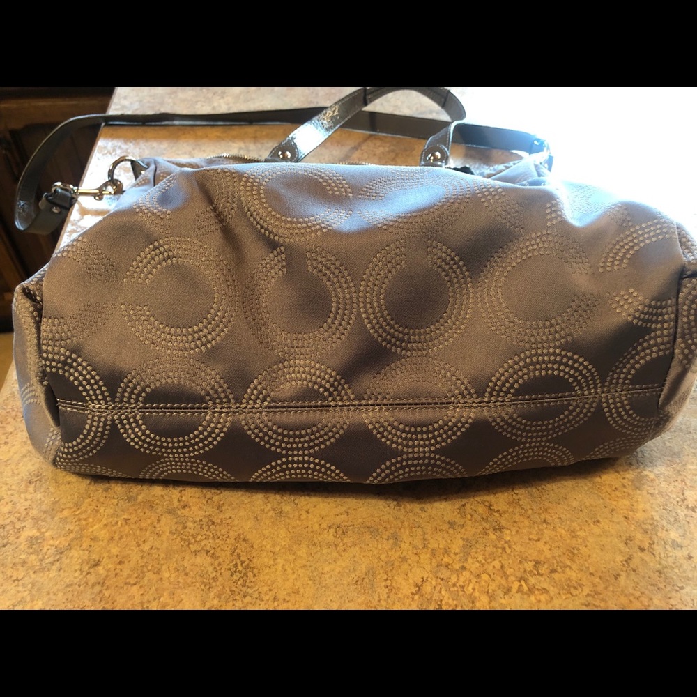 Authentic coach Ashley Dotted OpArt Gray Shoulder Bag. Spotless!! - Picture 6 of 9